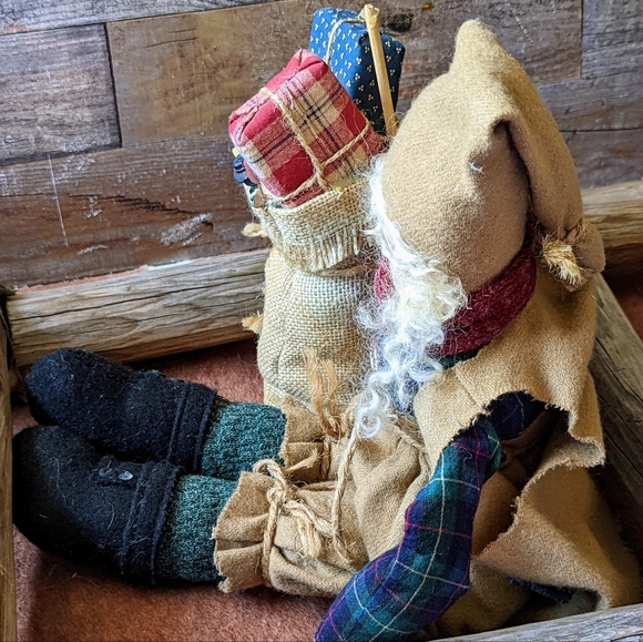 Vintage Collectible Santa With Bag of Goods & Lots of Detail - Picture 9 of 14